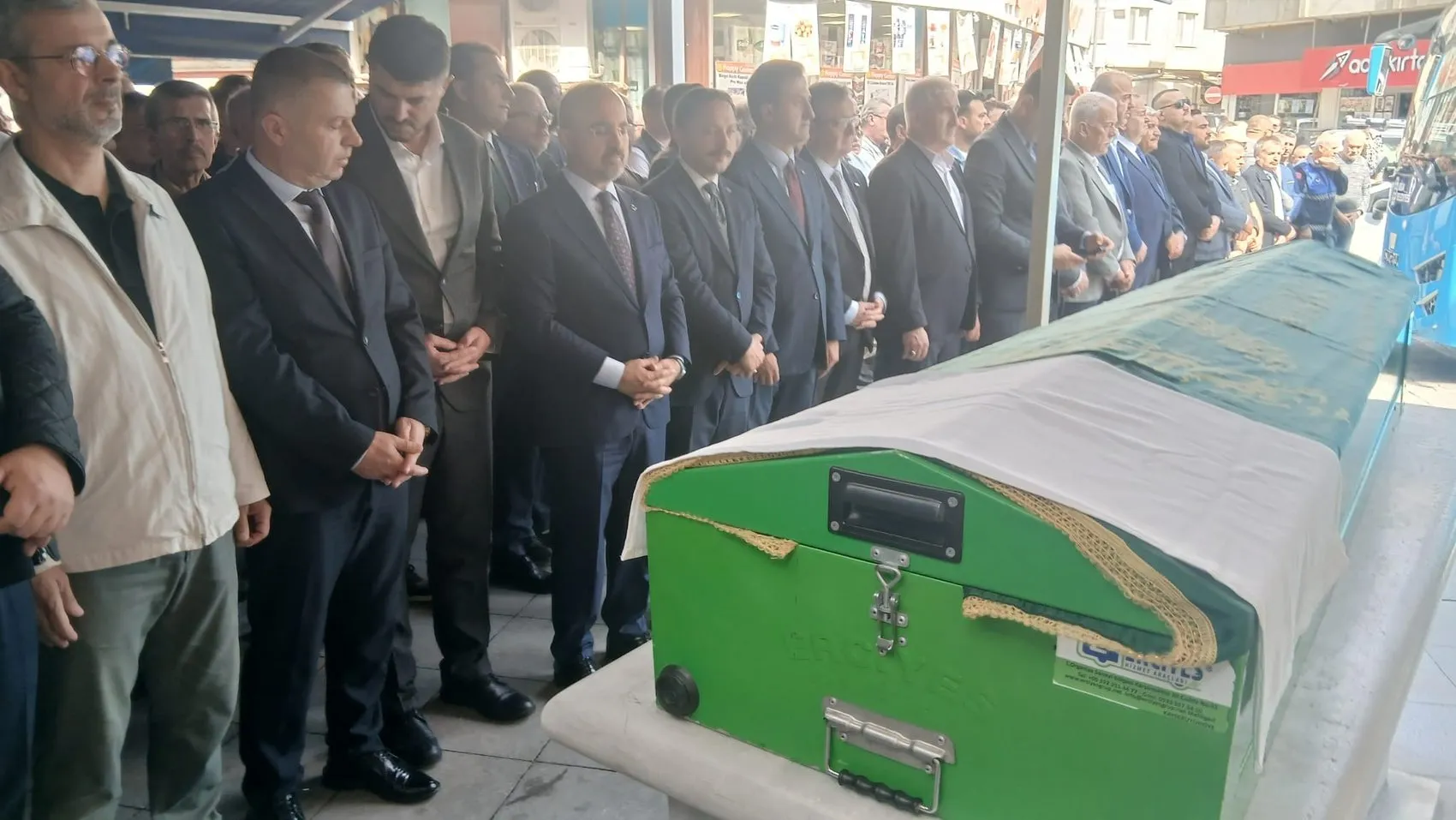 Bakan Yardımcısı Turan'dan ebeveynlere kritik uyarı: Okul kapılarına polis dikmek çözüm değil