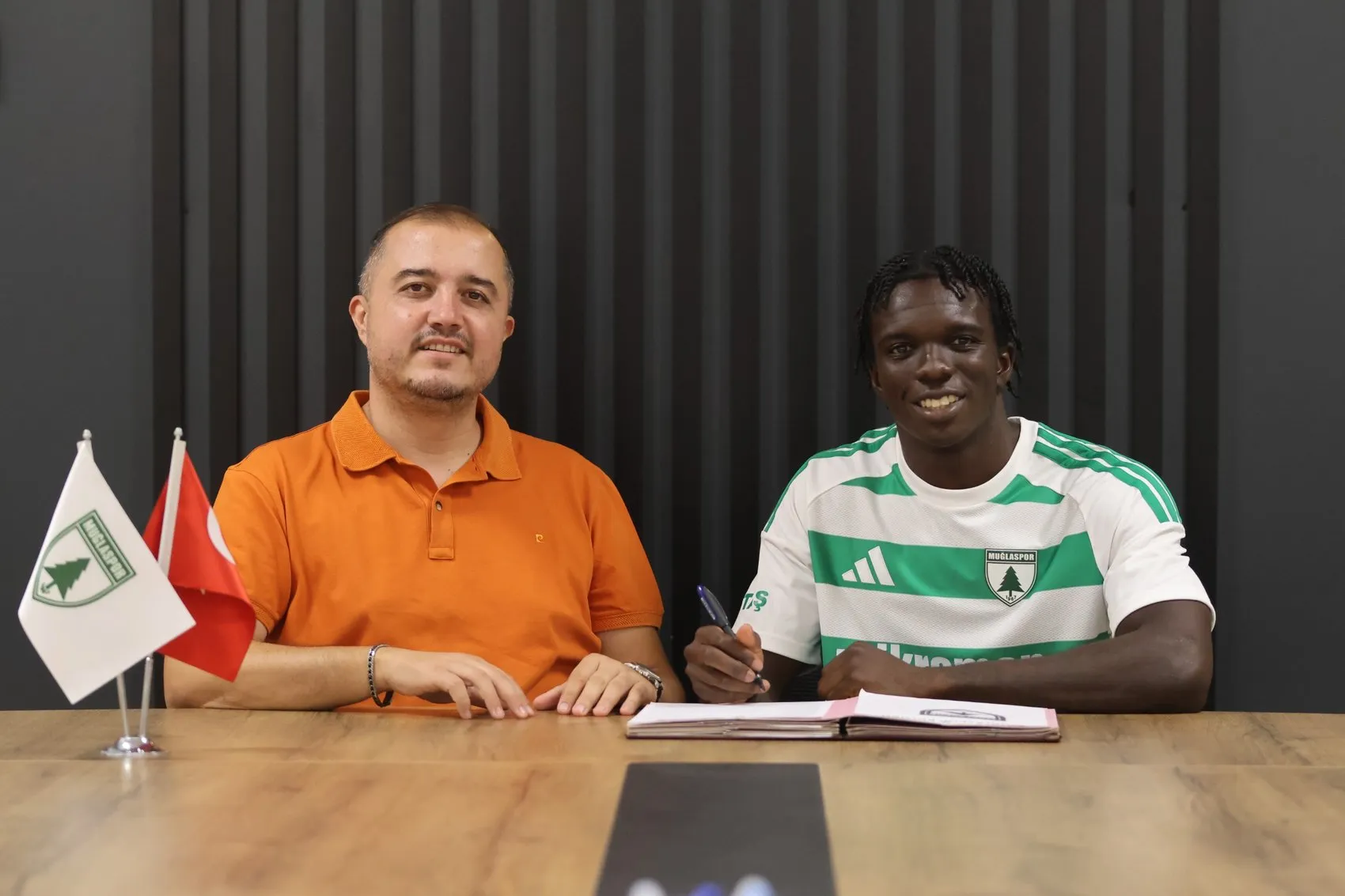 Muğlaspor'un son dakika hamlesi: Dünya turundan gelen genç yetenek yeşil-beyazlı formayı giydi