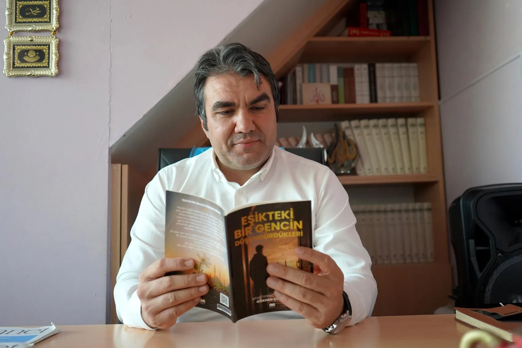 Cami kapısında başlayan tesadüf: Bir gencin arayışı binlerce gence umut oldu