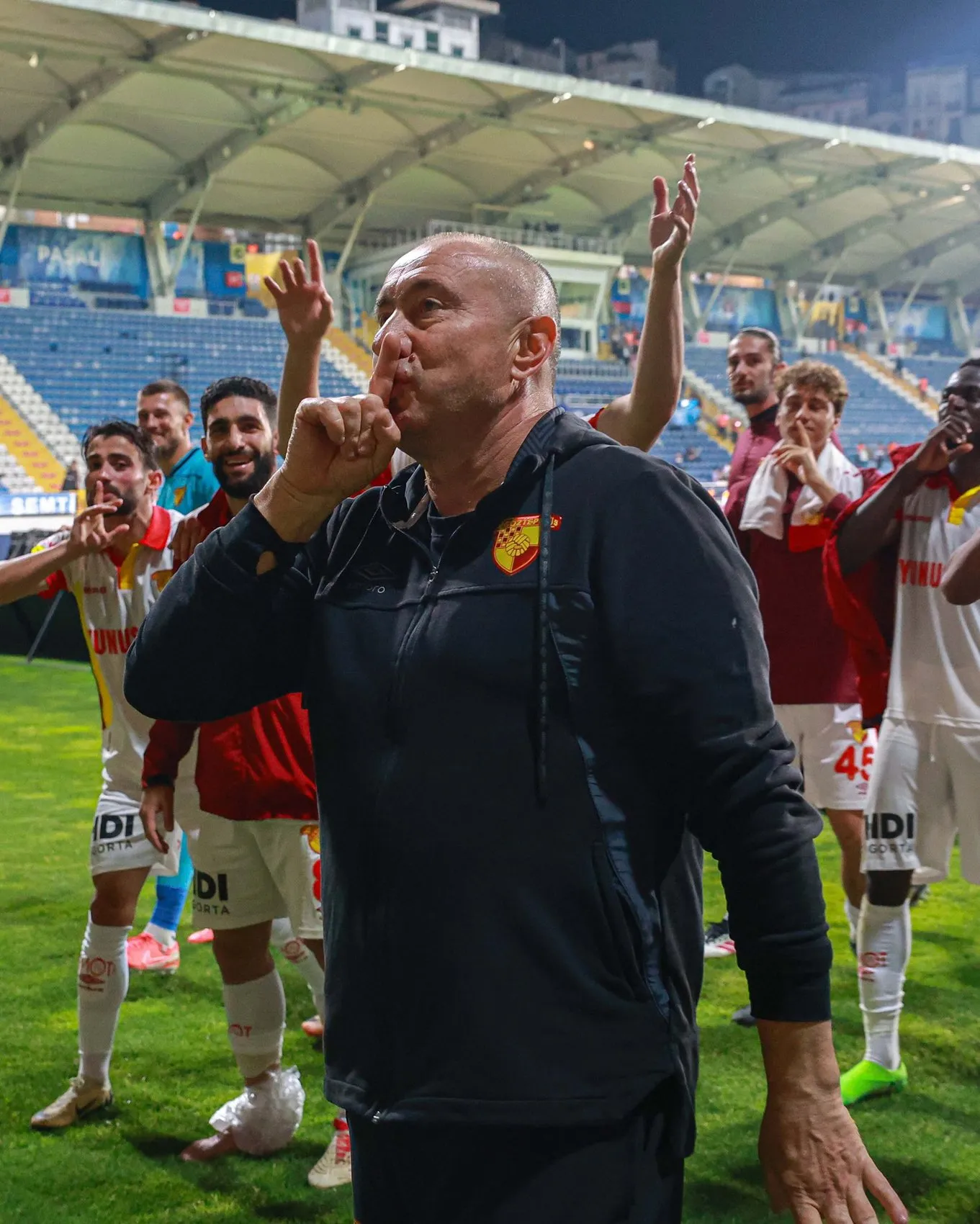 Göztepe'de Stoilov Güveni: Zor Günlerde İstikrarın Mimarı Oldu