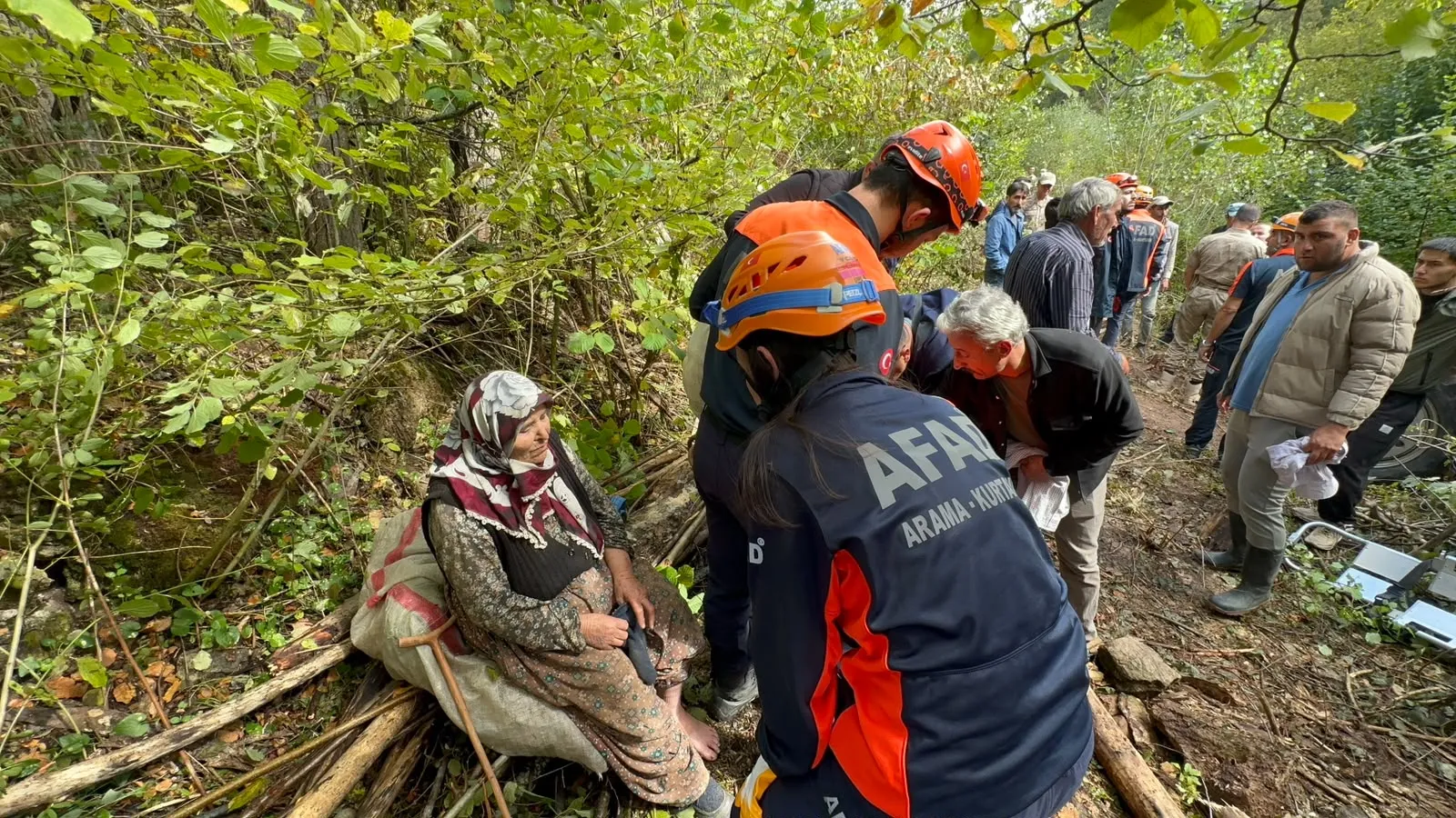 Ormanda iki günlük yaşam mücadelesi: Yaşlı çiftin traktör kazası korkuttu