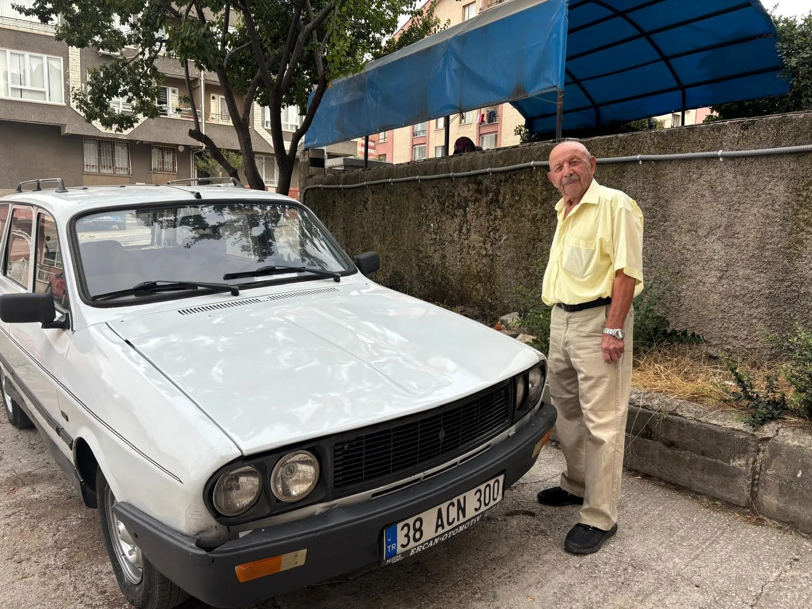 Oto pazarında başlayan hüzünlü bekleyiş: 81 yaşındaki Mustafa Amca'nın hayali gerçek oldu