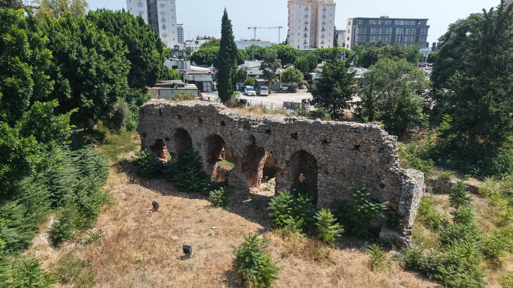 Antalya'nın göbeğinde 1700 yıllık gizem: Modern binaların arasında zamana direnen antik miras