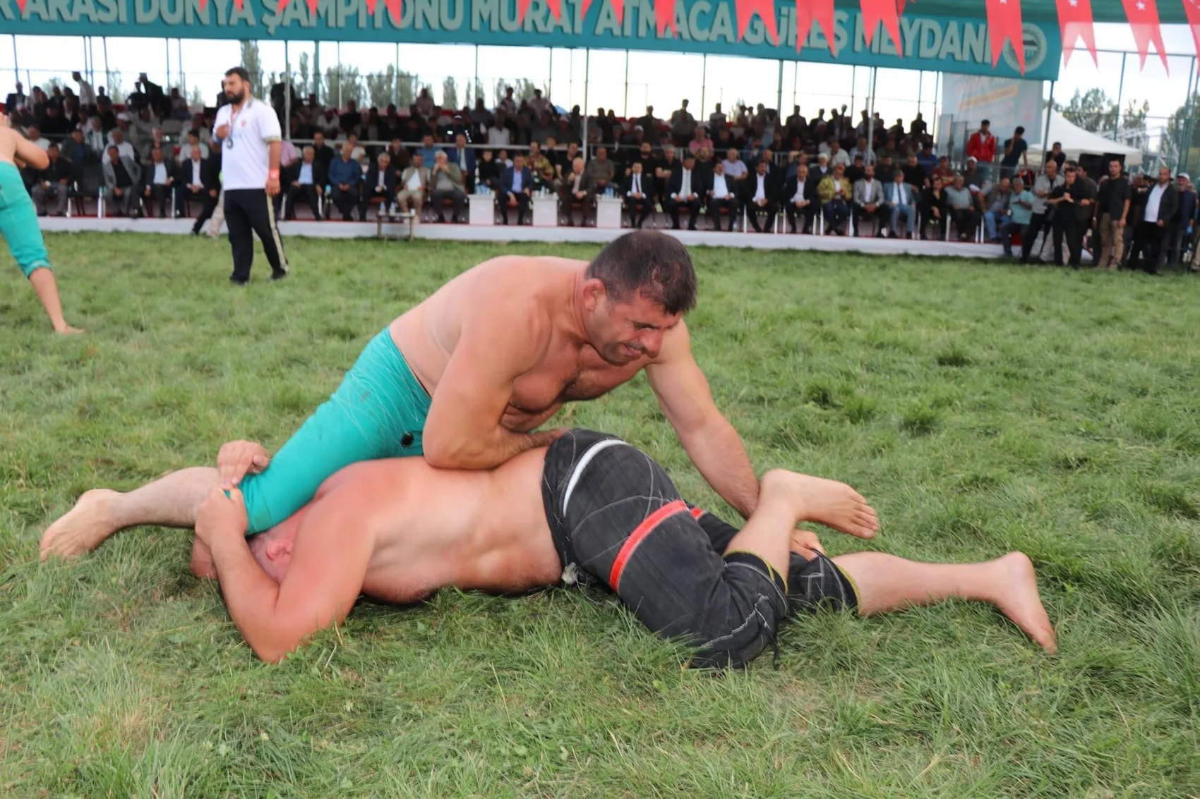 Pasinler er meydanında Kenan Gör fırtınası: Doğu'nun Kırkpınar'ında başpehlivanlık tacı sahibini buldu