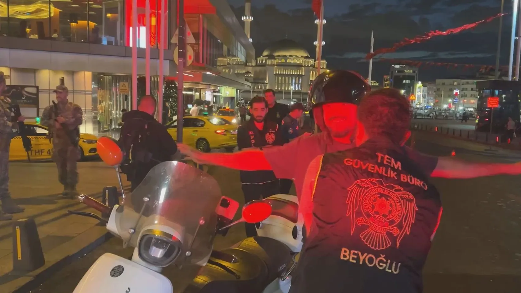 İstanbul'un kalbinde geniş çaplı güvenlik ablukası: Gece boyu sürdü