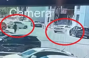Diyarbakır'da site içinde korku dolu anlar: Kontrolden çıkan otomobil duvara çakıldı
