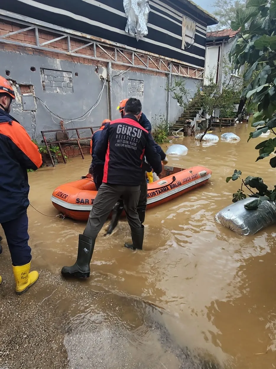 Mudanya'da kabus dolu anlar: Deniz karayla birleşti