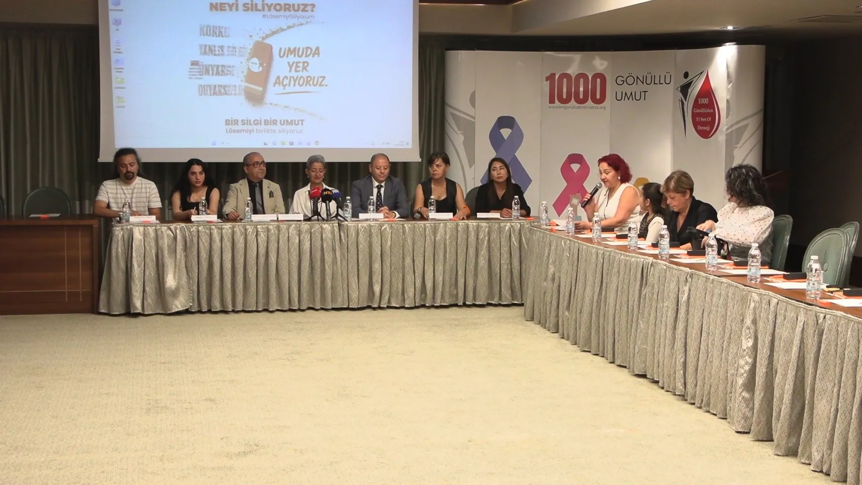 Lösemiyle mücadelede turuncu silgi dönemi: Yanlış bilgileri silip umudu çoğaltacaklar