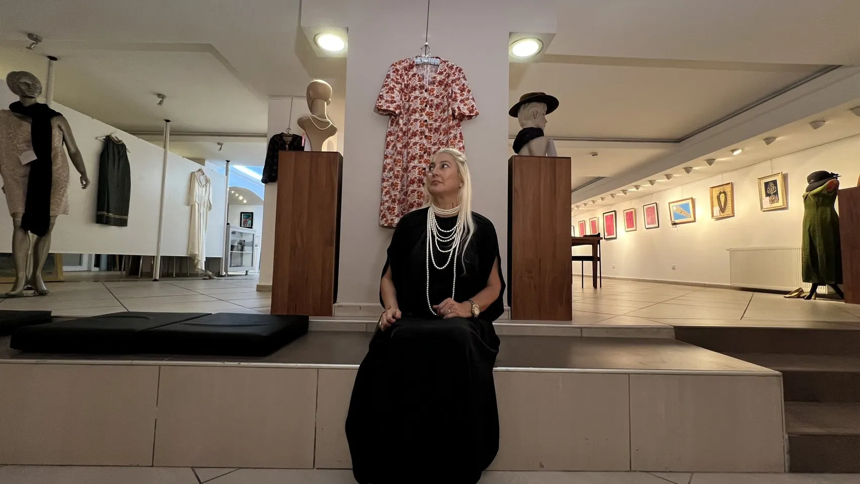 Sandıktan çıkan 60 yıllık hatıralar: Bir ailenin moda mirası sanat galerilerinde hayat buluyor