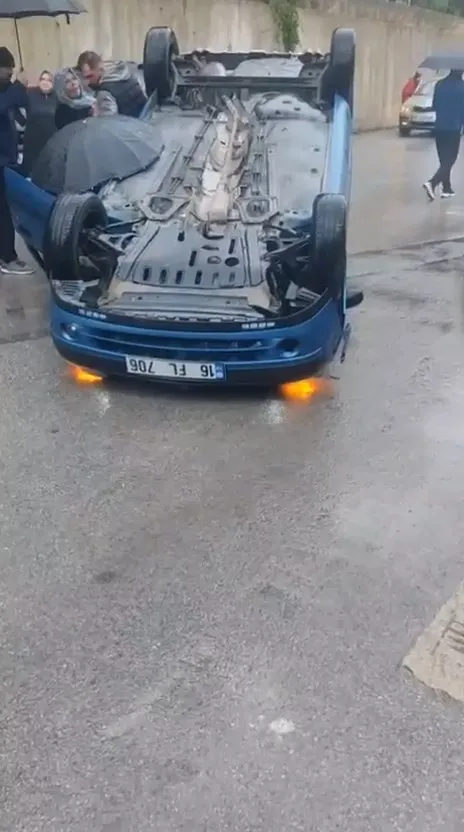 Bursa'da sabah trafiğinde dehşet anları: Kontrolden çıkan otomobil takla attı