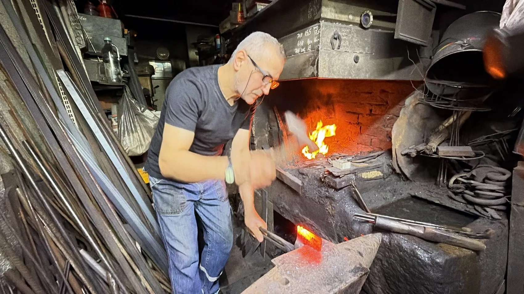 Bartın'ın yankısı sönen sokağında tek başına direniyor: 100 yıllık mirasın son temsilcisi