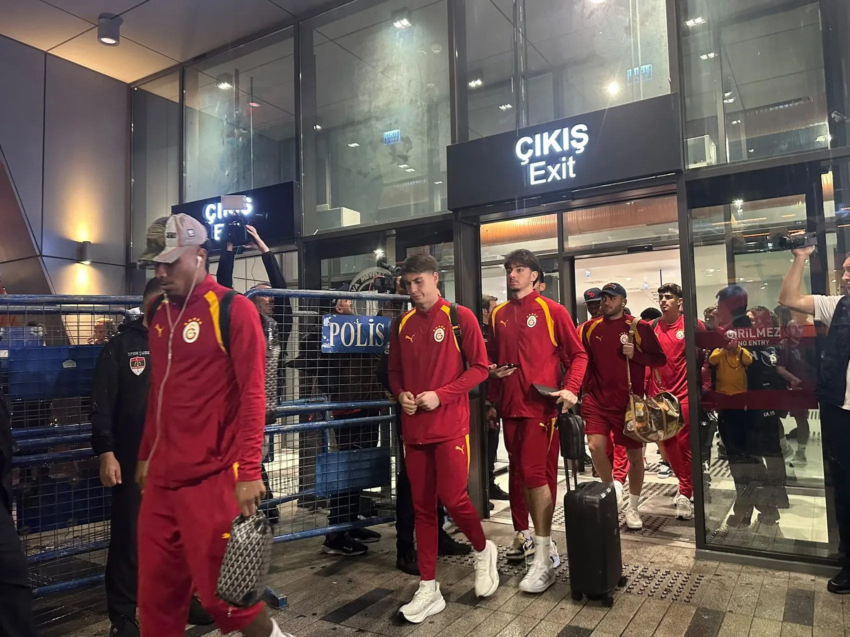 Dev maç öncesi Trabzon'a çıkarma: Galatasaray'da kritik eksikler dikkat çekiyor