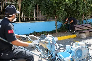 Bağcılar'da okul bahçeleri çocukların neşeli kahkahalarıyla şenlenmeye hazırlanıyor