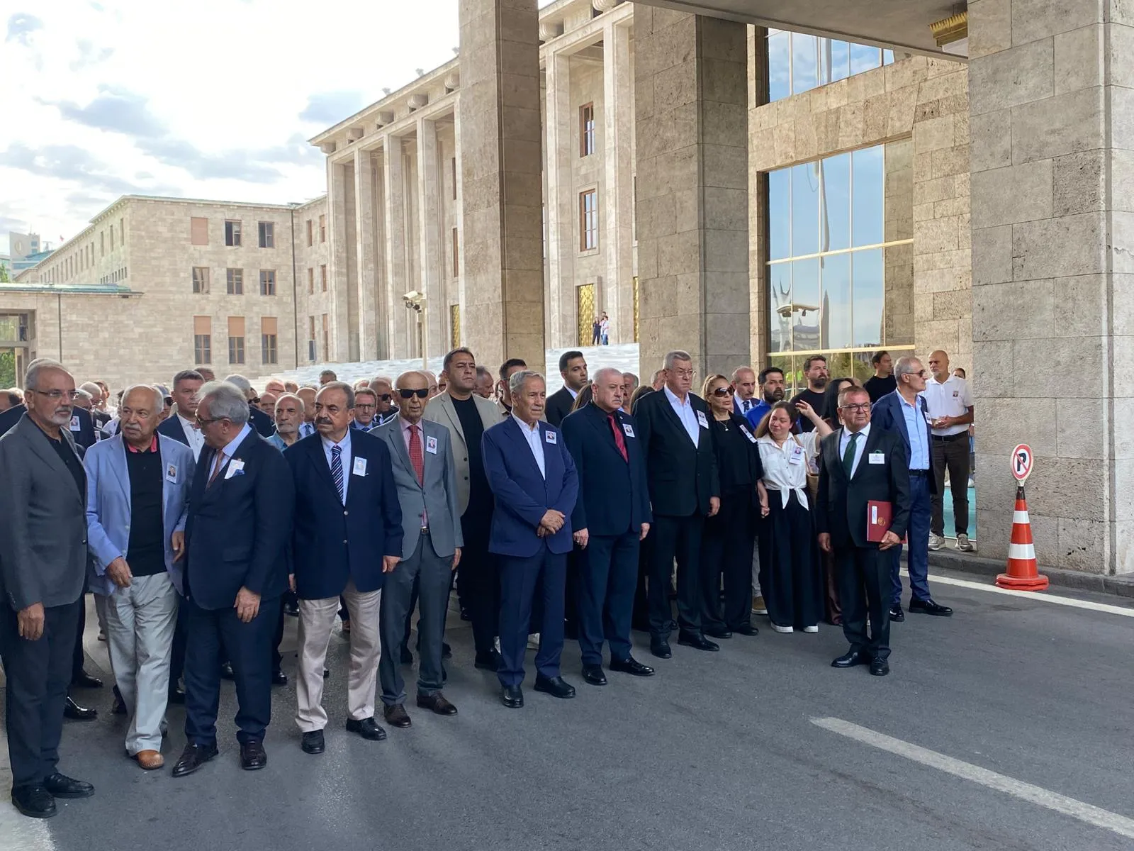 Siyasetin emektar ismi Latif Sakıcı son yolculuğuna uğurlandı