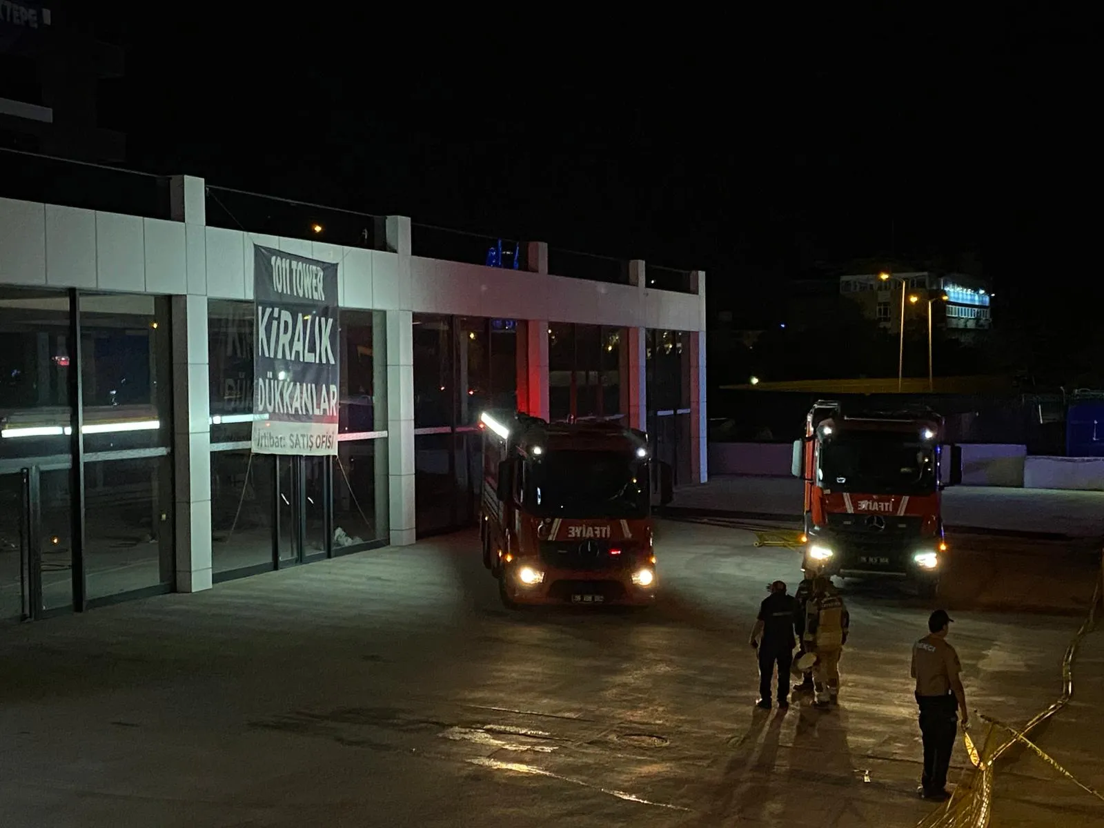 Altındağ'da geceyi aydınlatan alevler: İş merkezinde korkutan yangın