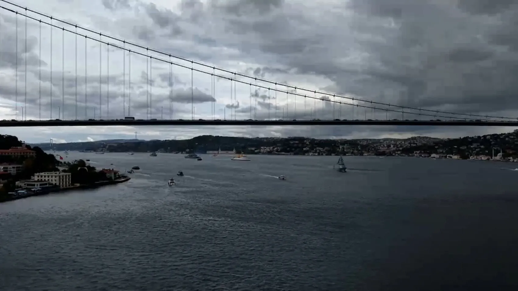 İstanbul Boğazı'nda tarihi gurur: 15 dev gemi Preveze için selam durdu