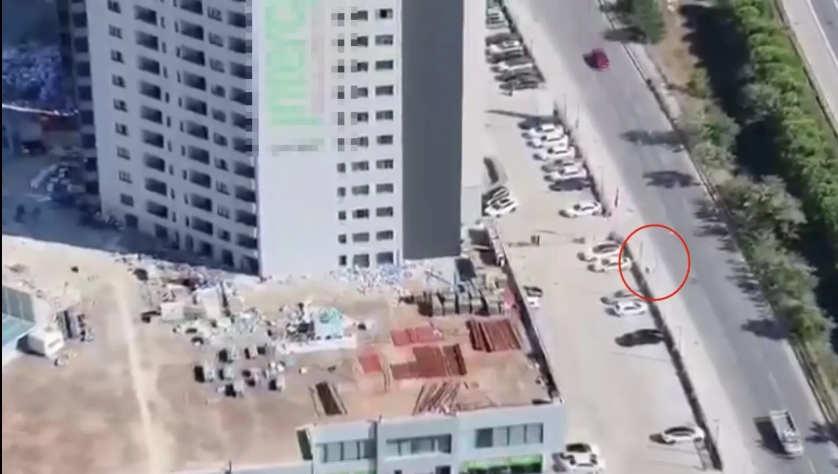Polis ekiplerini skuterle peşinden koşturdu: 54 suç kaydı olan şüpheli dronla yakalandı