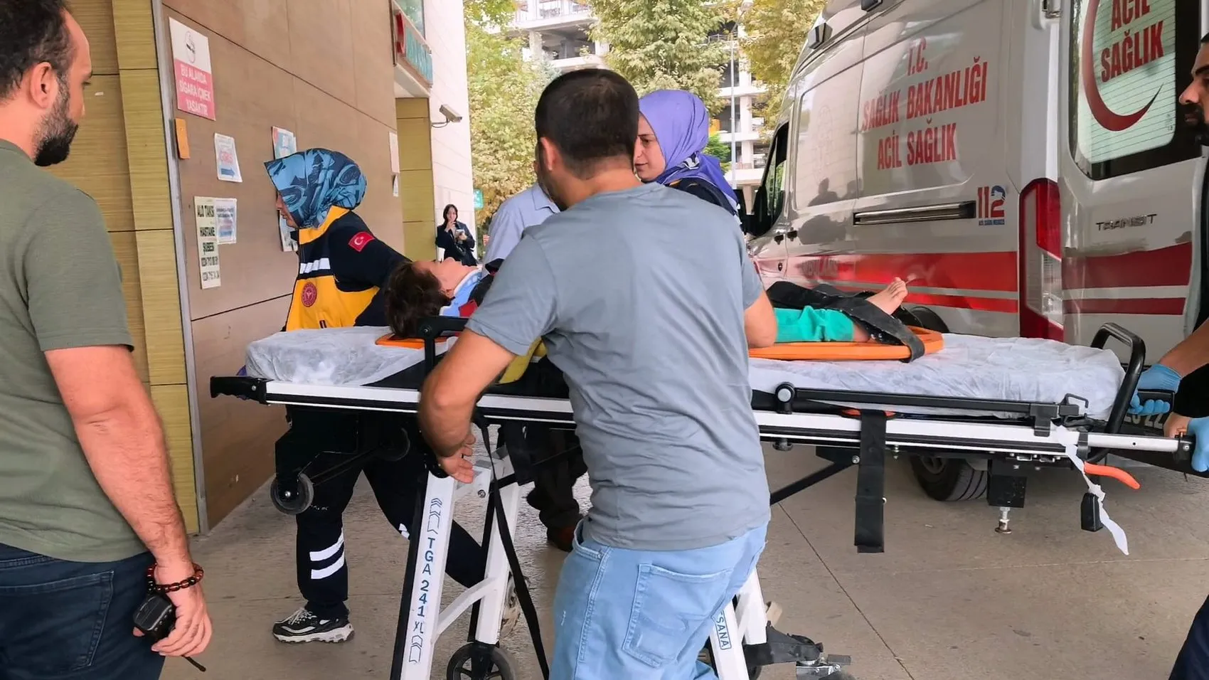 Balkonda oyun oynarken korkunç kaza: Küçük Hafsanur ikinci kattan beton zemine çakıldı