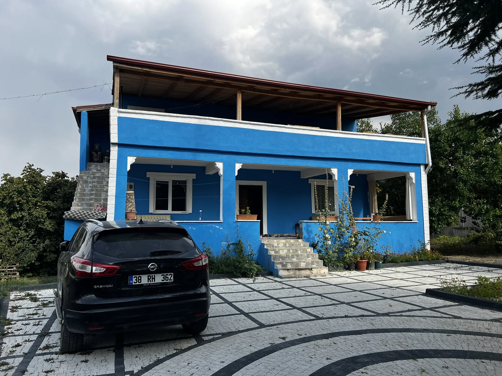 Kayseri'de çatı temizliği kabusa döndü: Arı saldırısı aileyi hastanelik etti