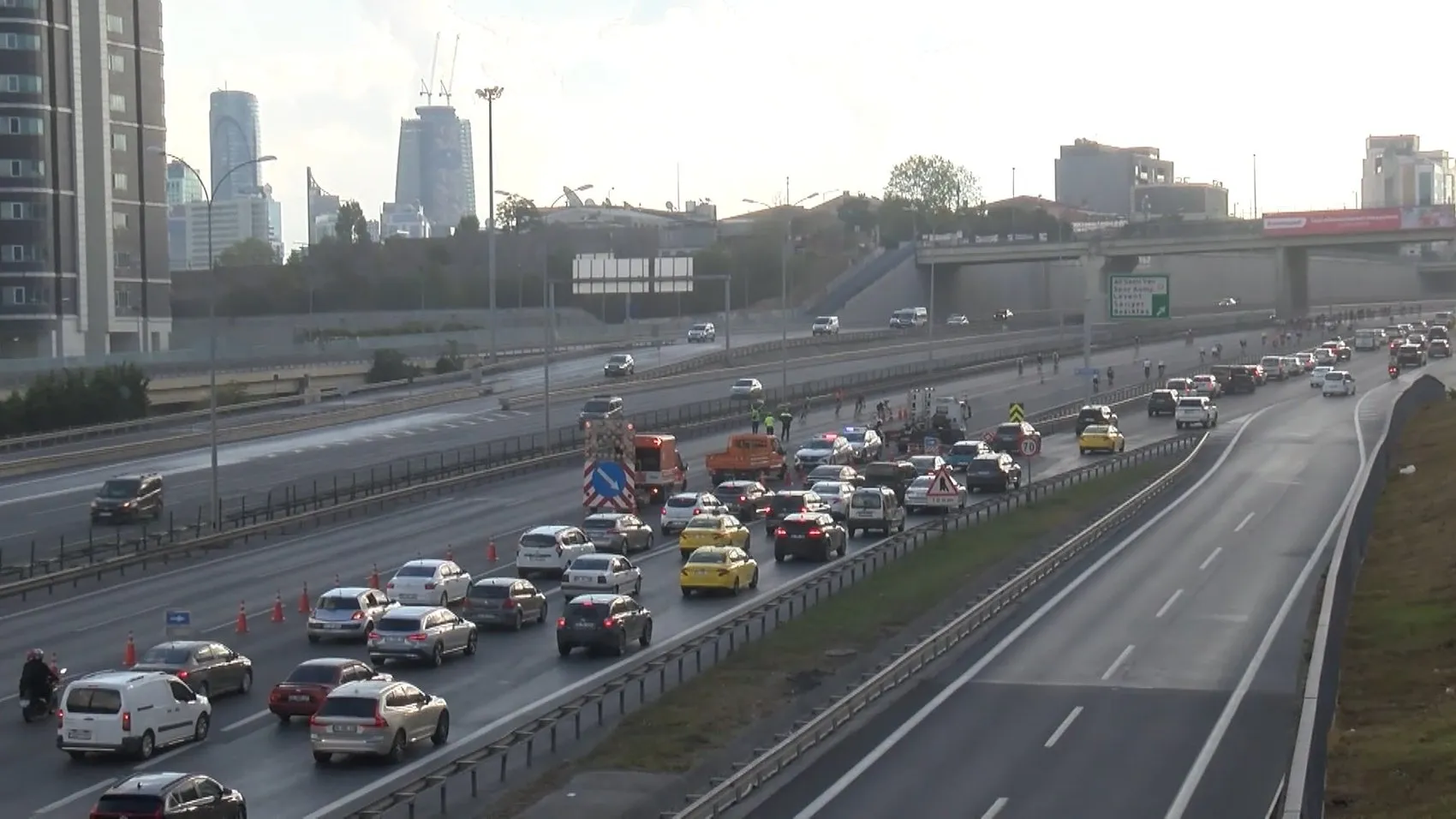 İstanbul trafiğinde dev kısıtlama: İki dev organizasyon yolları kilitledi