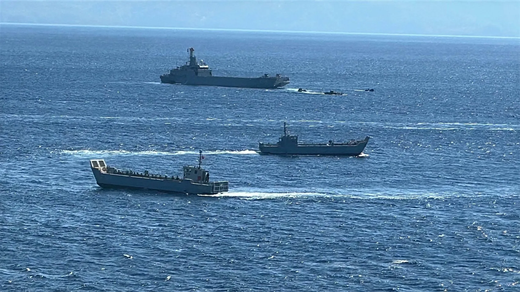 Mavi Vatan'da tarihi an: TCG Anadolu'dan ilk kez dikey kalkış yapıldı