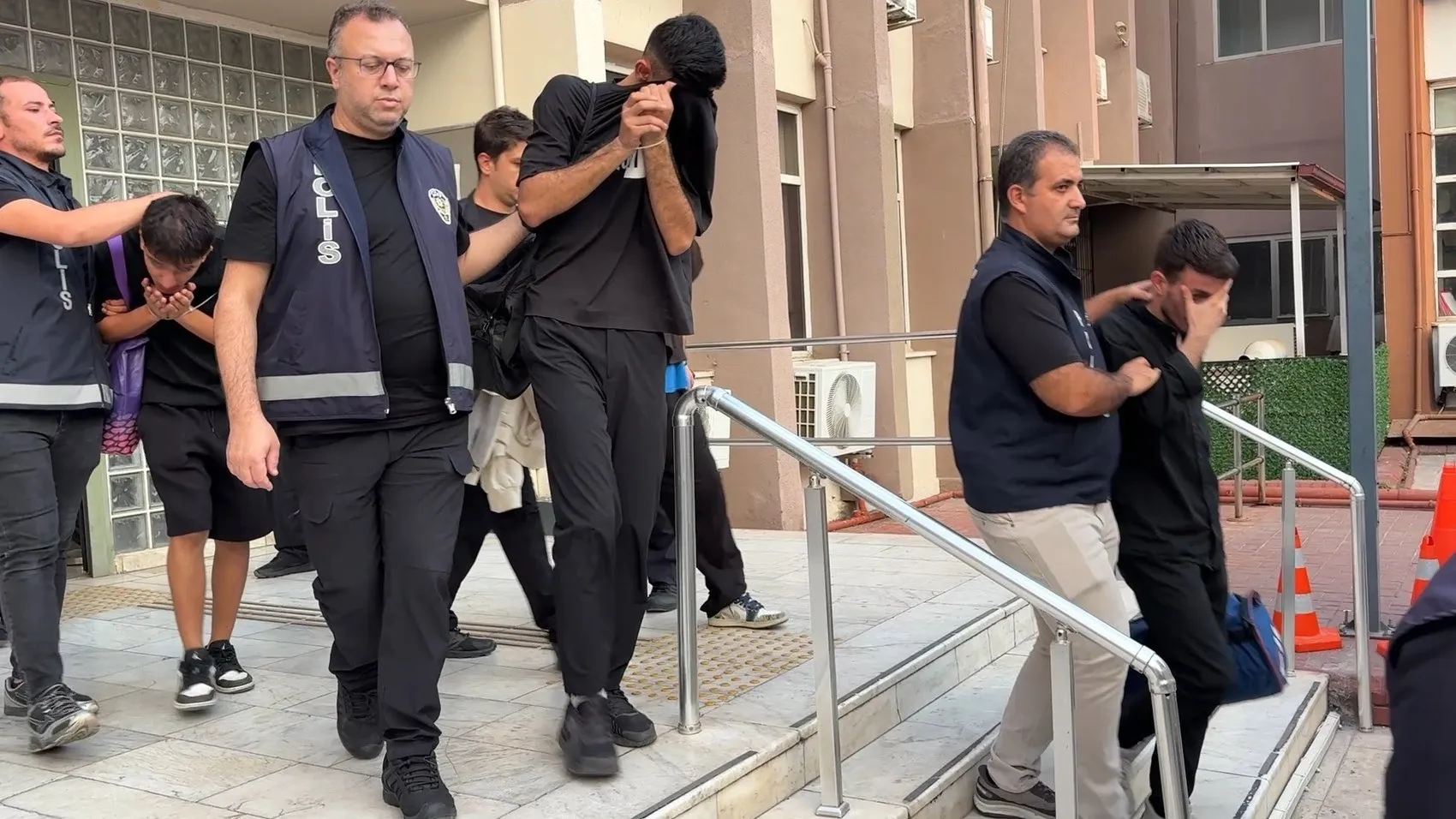 Yasa dışı bahis şebekesine büyük darbe: 27 kişi cezaevine gönderildi