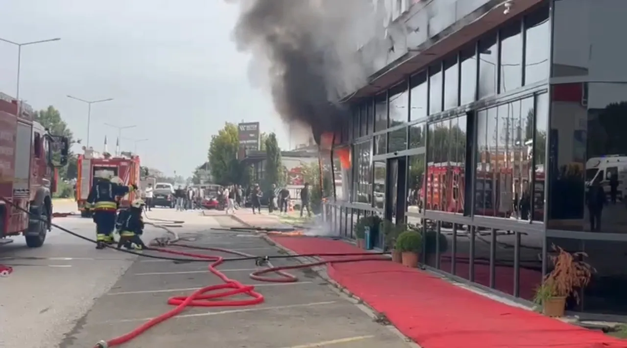 Serdivan'da korkutan manzara: Restoran alevlere teslim oldu