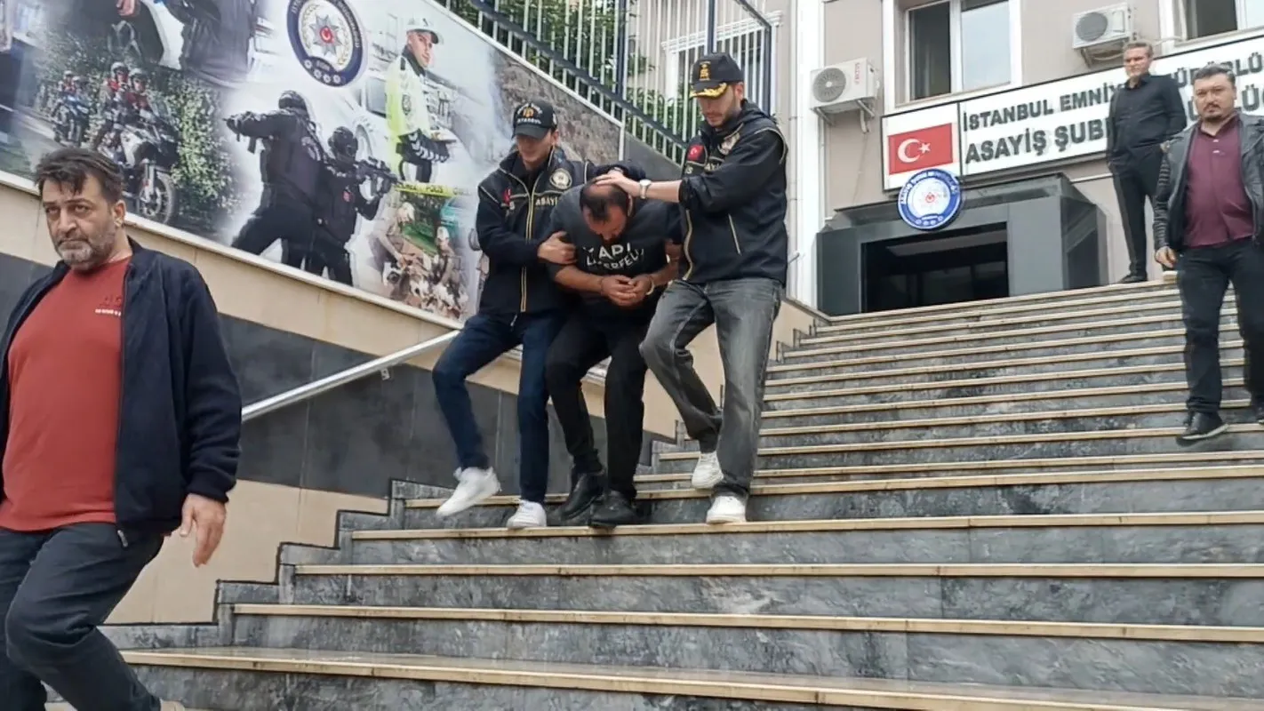 Eyüpsultan Camii'nde şok eden kavga: Namaz sırasında yüzüne tükürüp kafirlikle suçladı