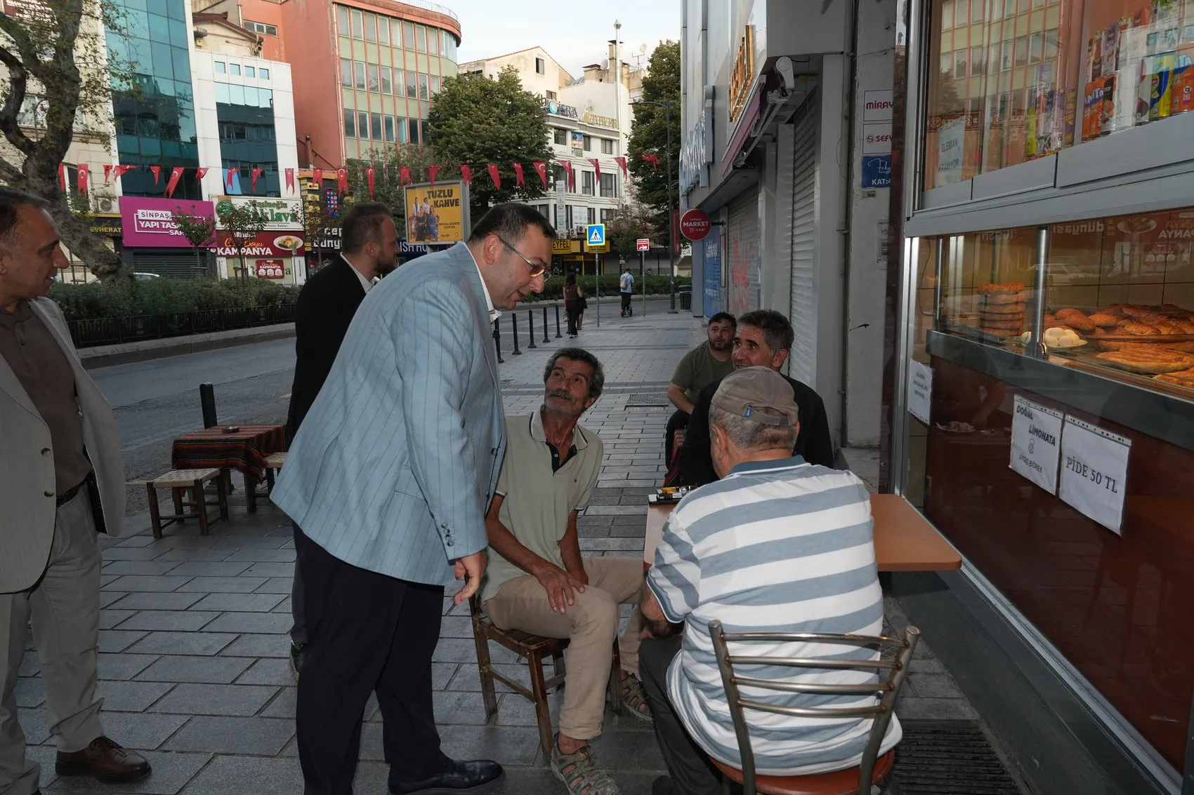 Üsküdar'da saha mesaisi: Başkan Vekili Gültekin esnafın nabzını tuttu