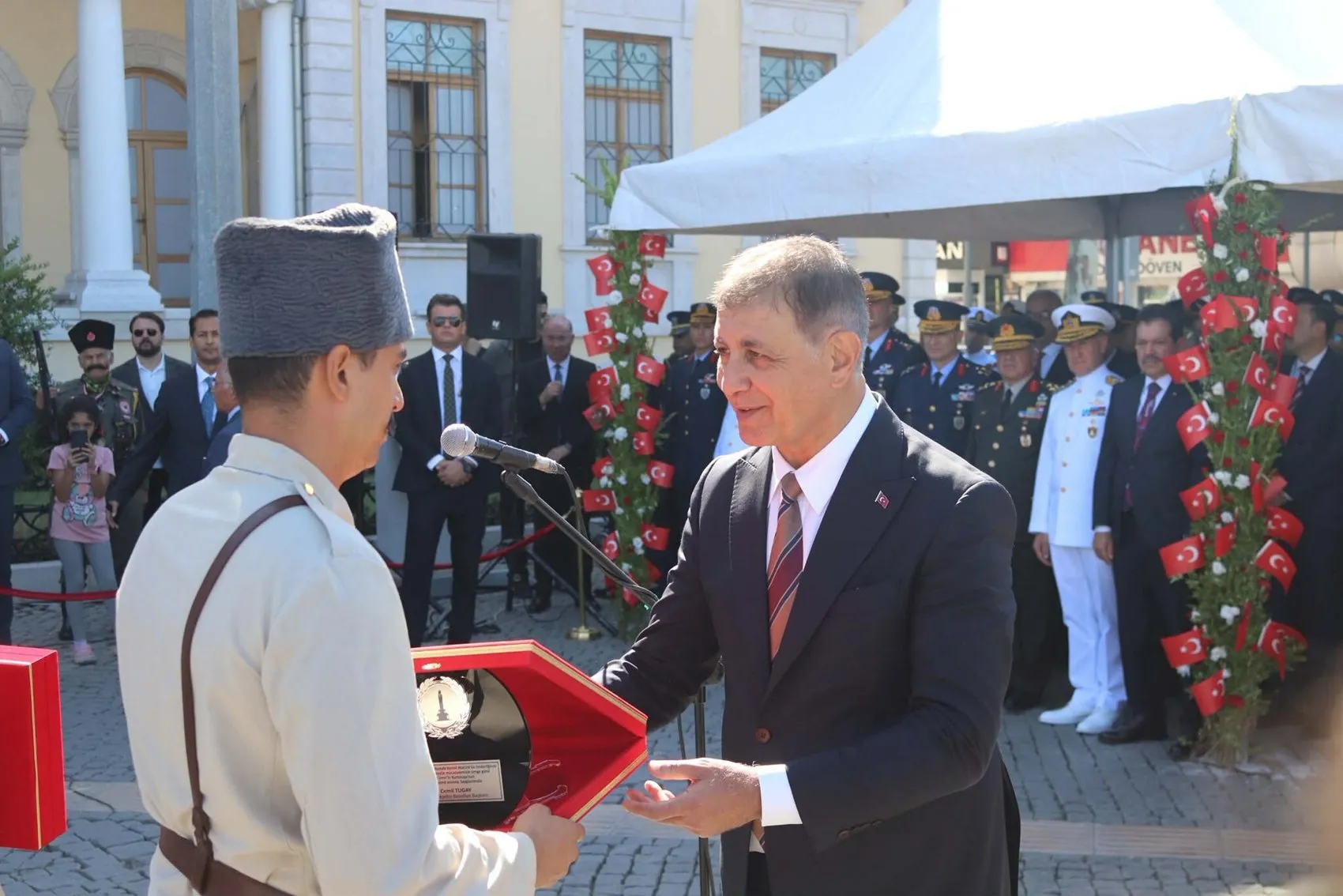 İzmir'in kurtuluşunda 104 yıllık gurur: Süvari birliği tarihi anları yeniden yaşattı