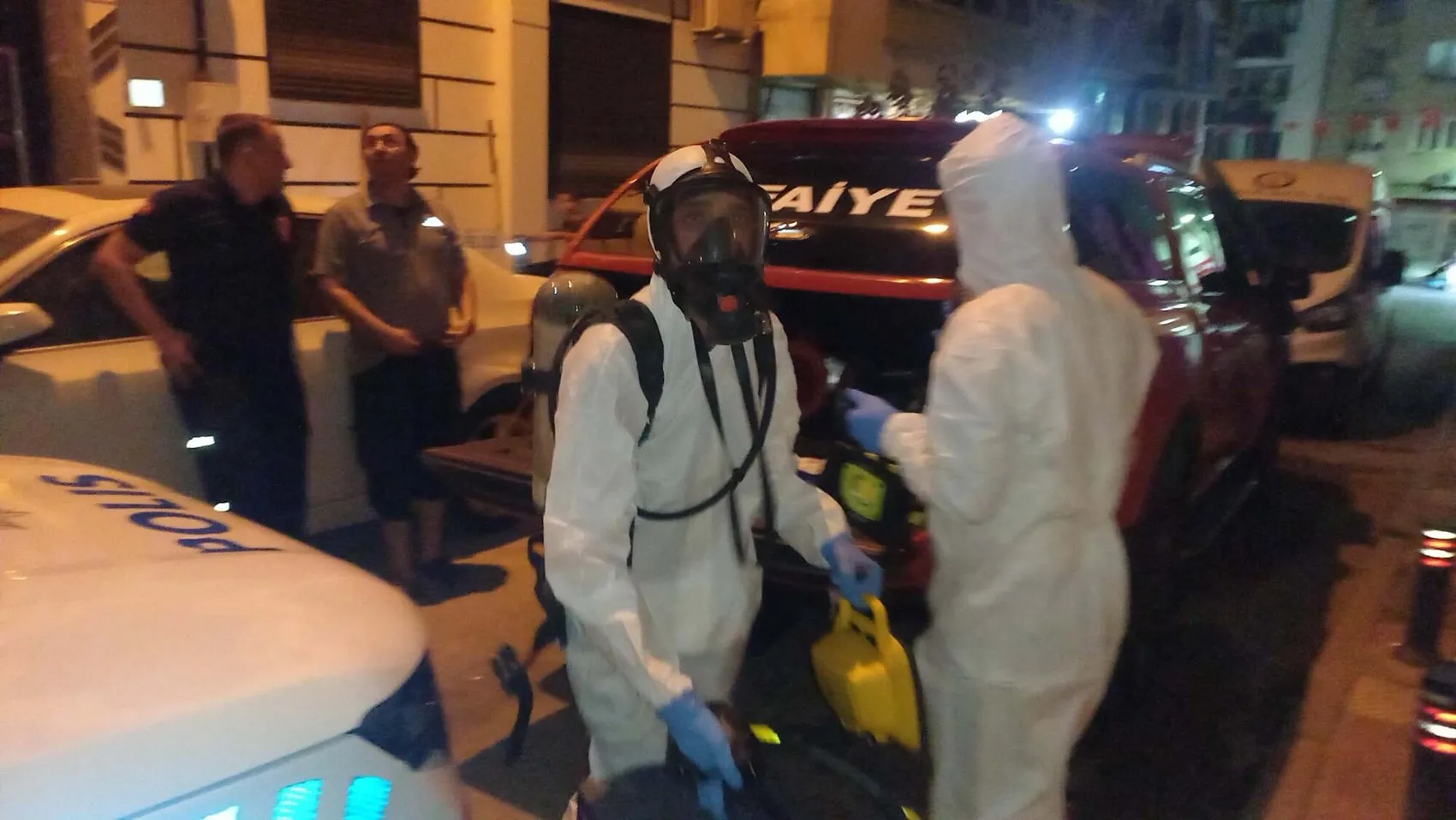 Manisa'da apartman dairesinden gelen ağır koku acı gerçeği ortaya çıkardı