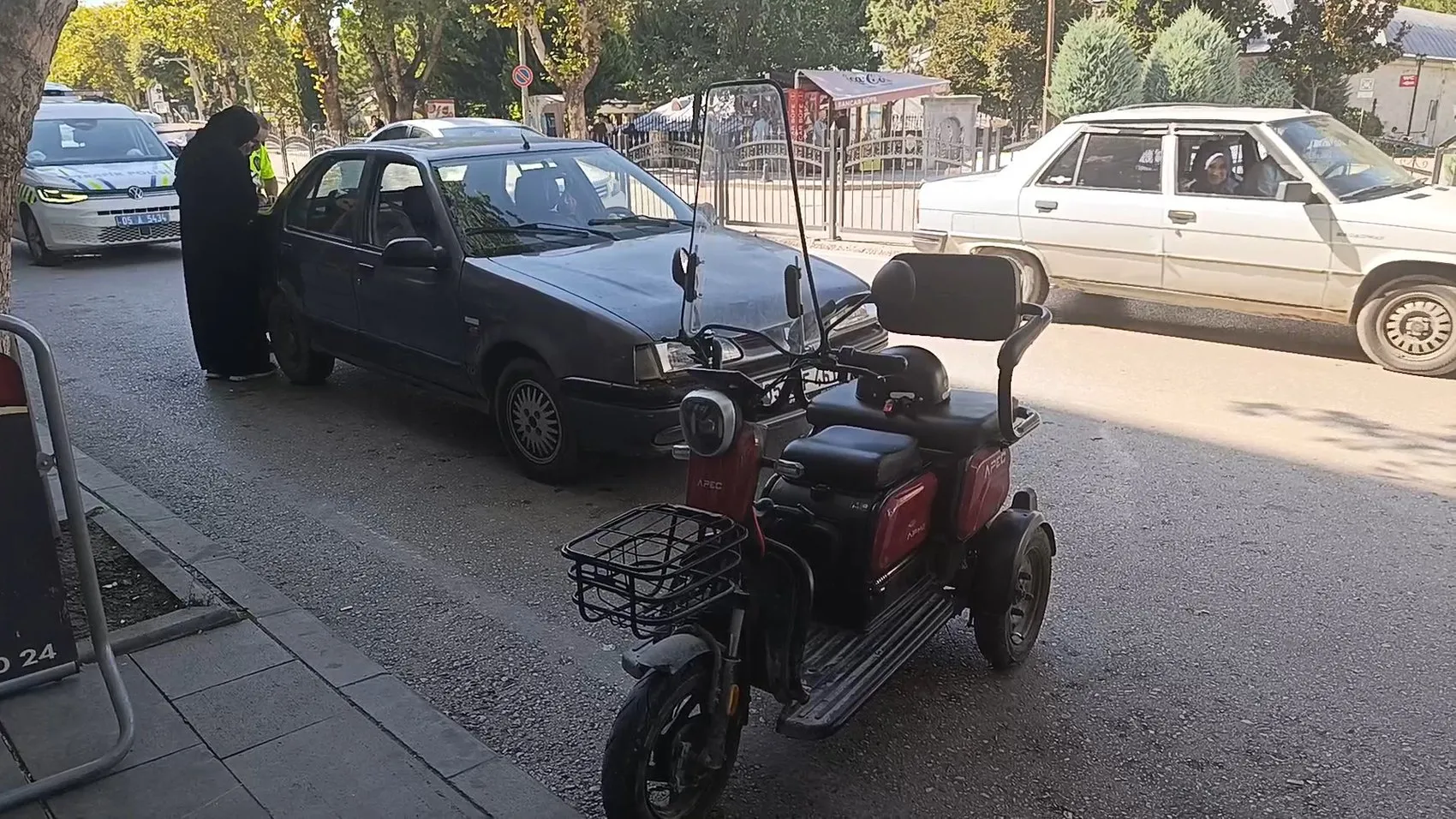 Amasya'da korkunç kaza: Park halindeki aracın kapısı açılınca yüzüne cam parçaları saplandı