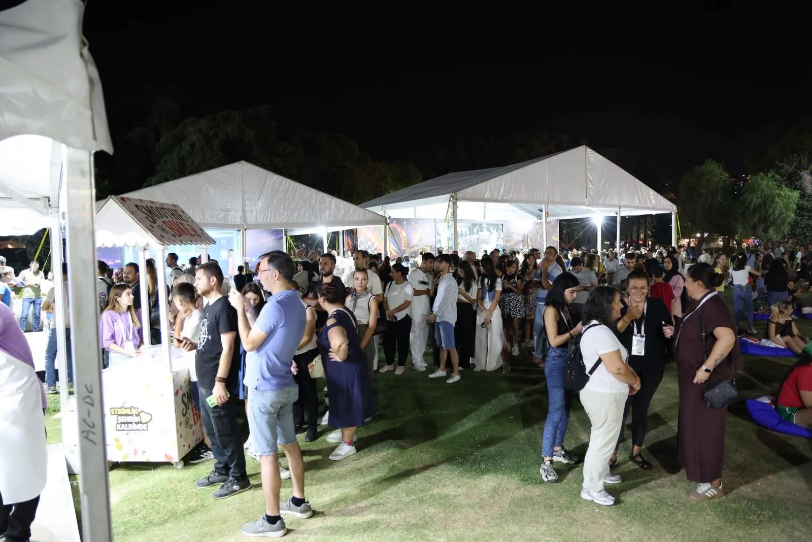 İzmir'in kalbi 95'inci kez aynı coşkuyla atıyor: Kültürpark'ta dev buluşma