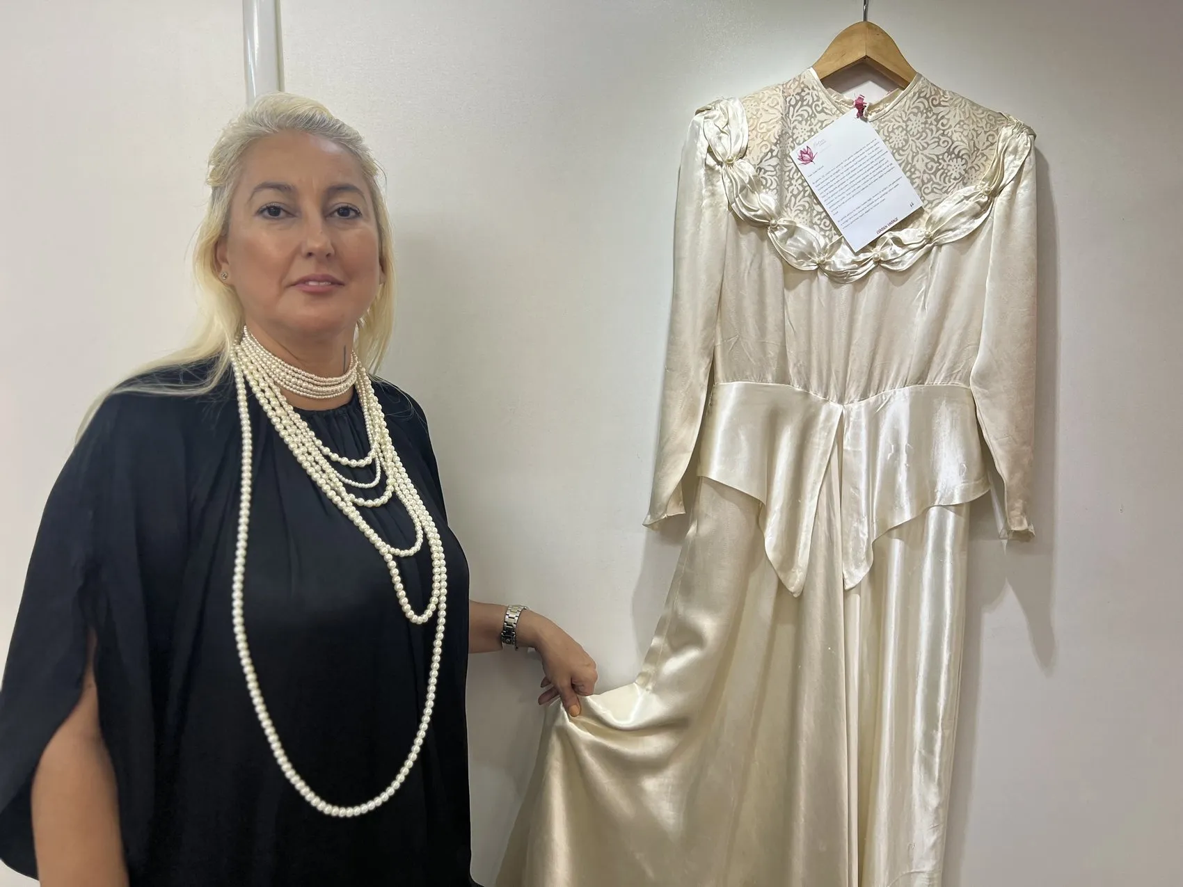 Sandıktan çıkan 60 yıllık hatıralar: Bir ailenin moda mirası sanat galerilerinde hayat buluyor