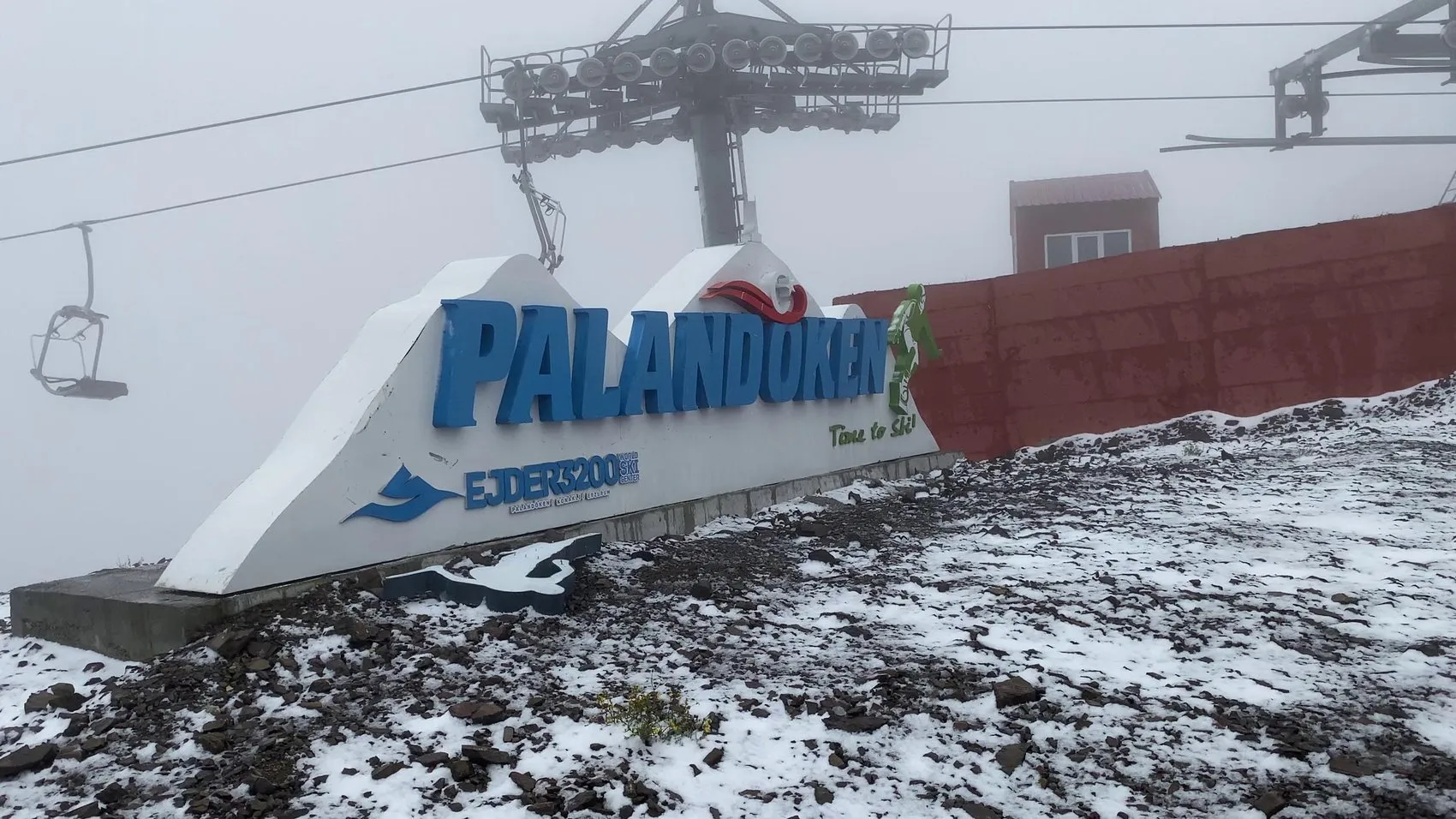 Erzurum'da mevsimin ilk sürprizi: Palandöken beyaza büründü