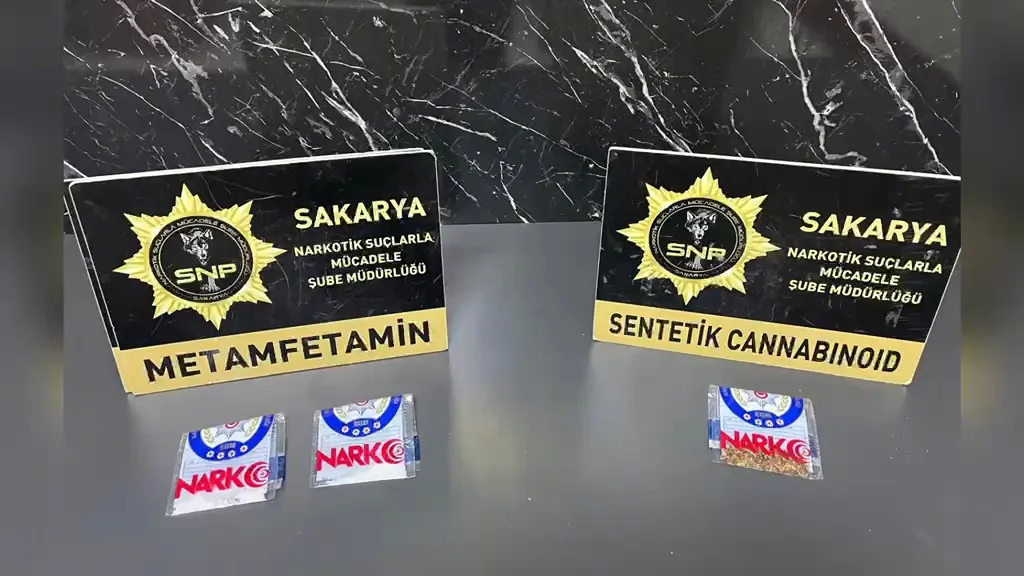 Sakarya'da narkotik darbesi: Üç adrese eş zamanlı baskınla yakalandılar