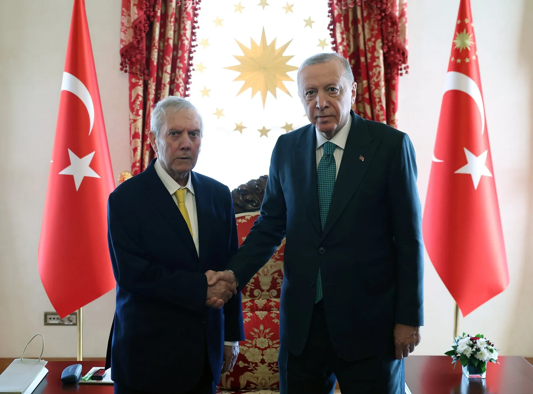 Dolmabahçe'de kritik zirve: Türk futbolunun zirvesindeki isimler bir araya geldi
