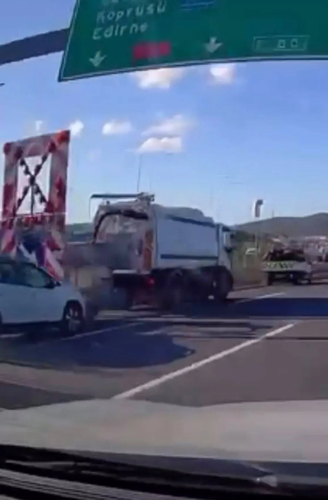Kuzey Marmara Otoyolu'nda dehşet anları: Yol çalışması uyarısına rağmen duramadı