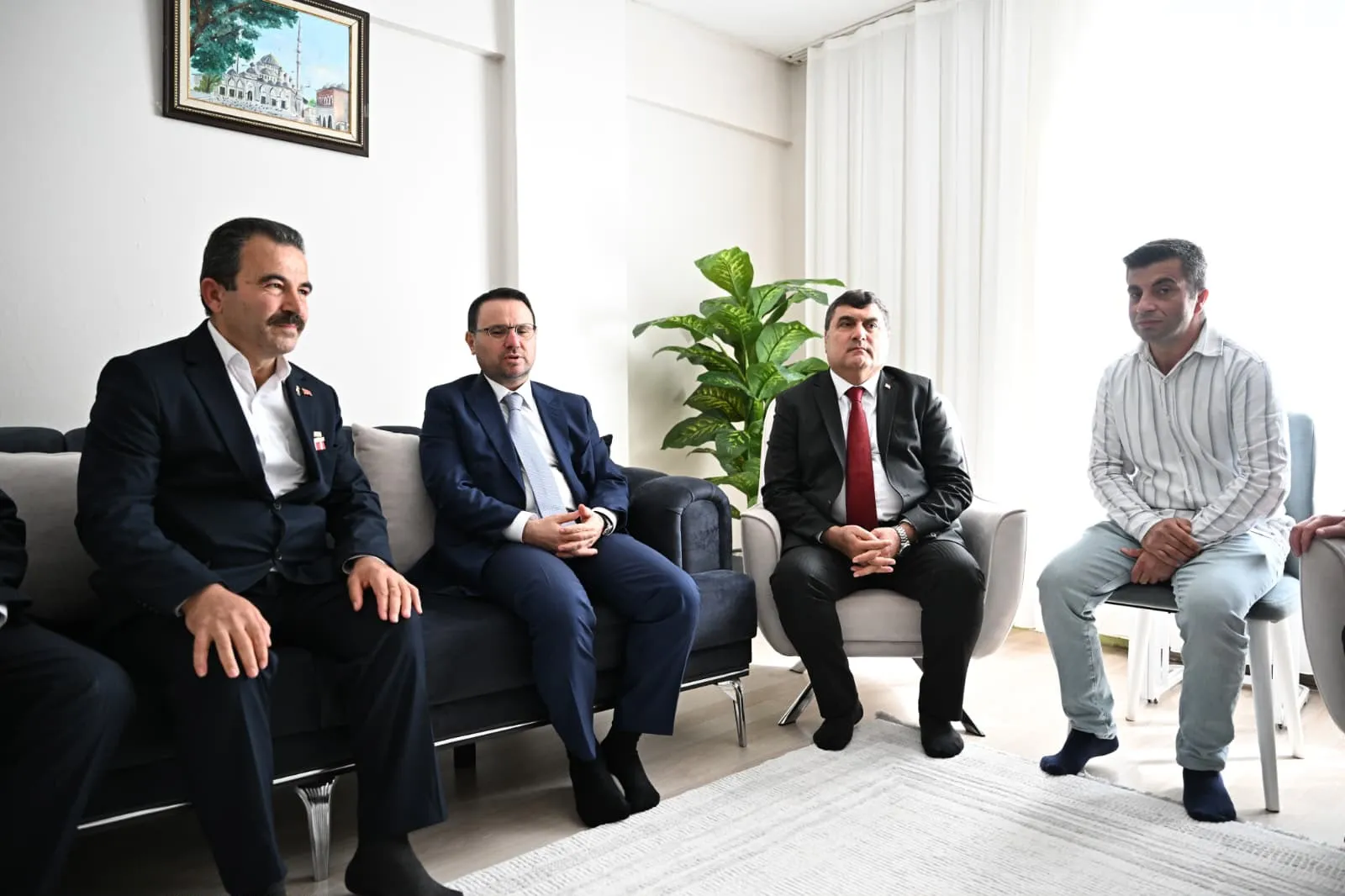 Bakan Gürlek'ten vefalı ziyaret: Şehit evinde duygusal anlar