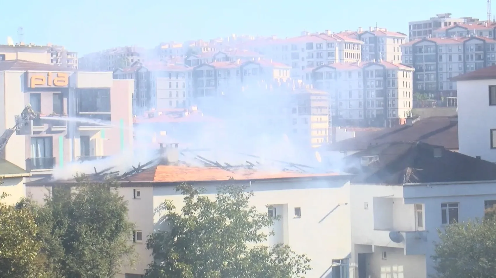 Tuzla'da tadilat faciası: Çatıdaki kıvılcımlar bir anda evi sardı