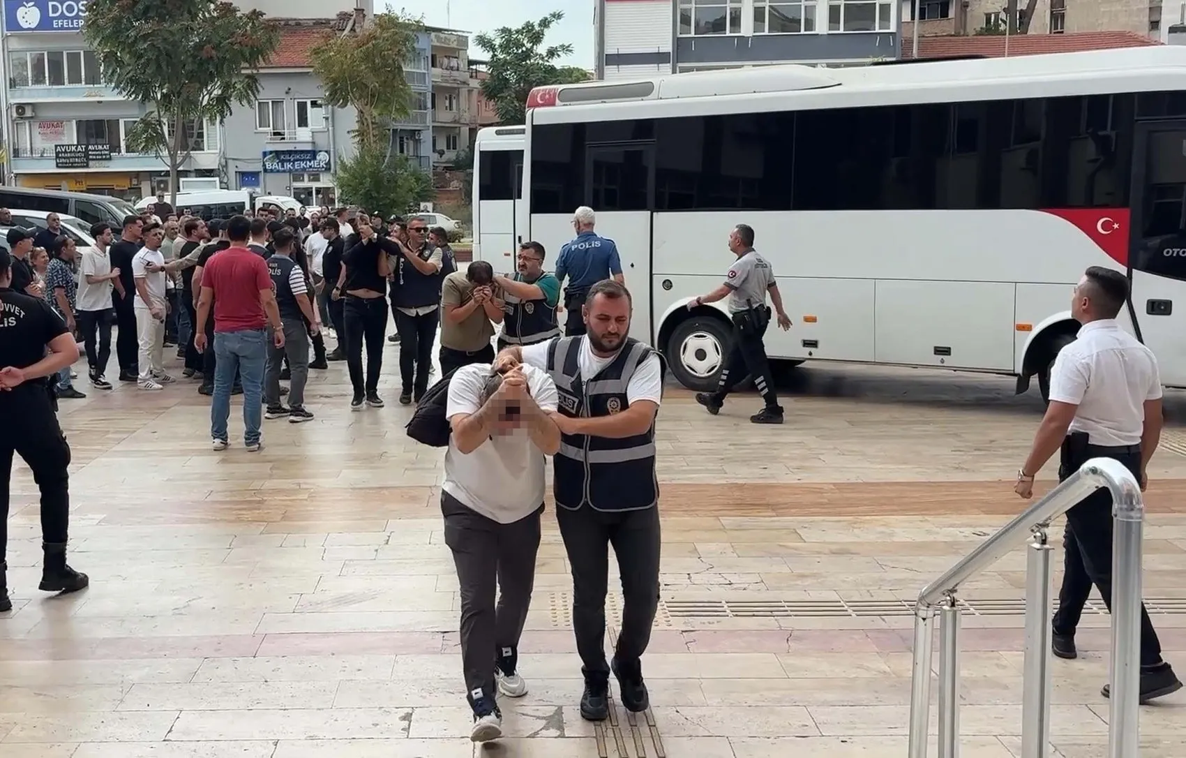 11 milyarlık vurgun ağı çökertildi: Yasa dışı bahis çetesine 7 ilde büyük darbe