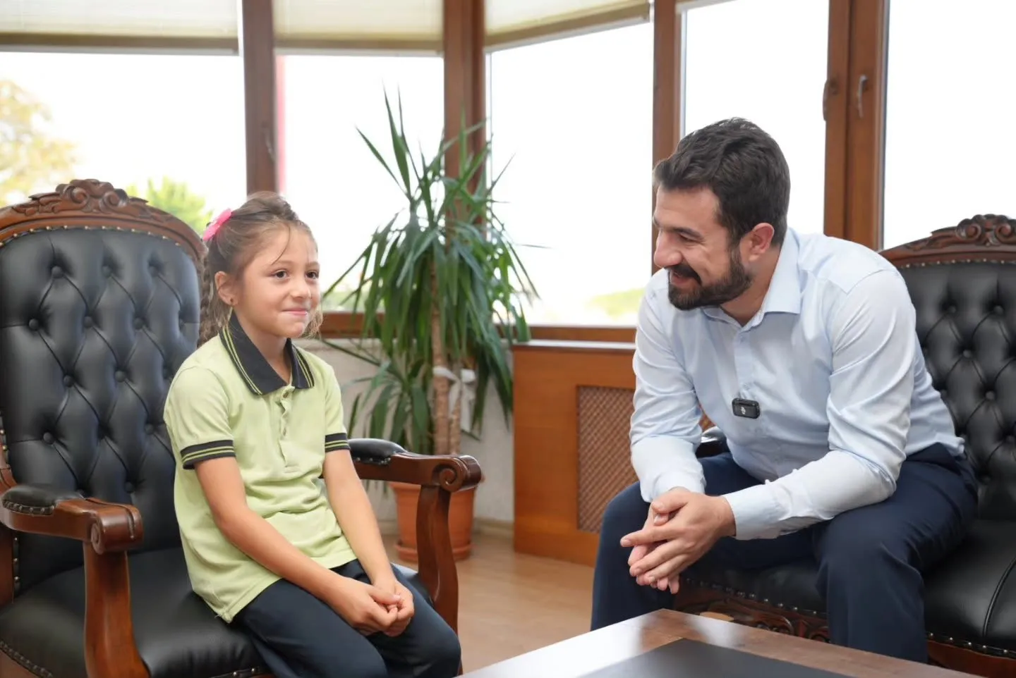 Minik Nehir'in sokaktaki duyarlı hareketi görenleri duygulandırdı