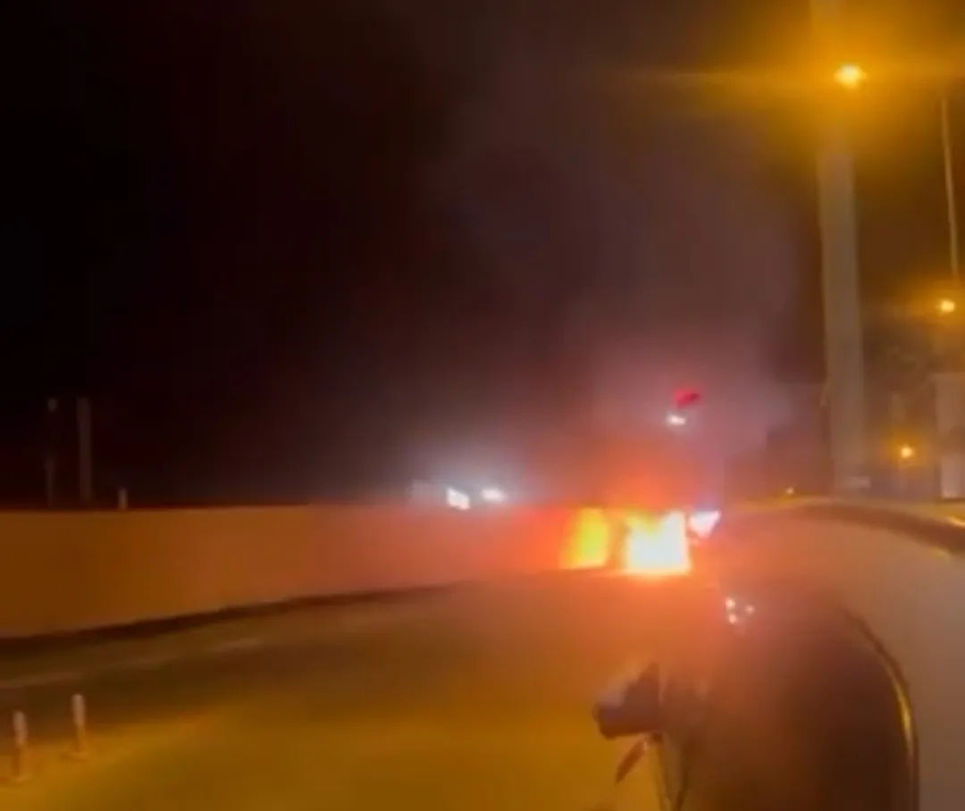 Batman'da gece yarısı dehşeti: Otomobili ateşe verip kaçtılar