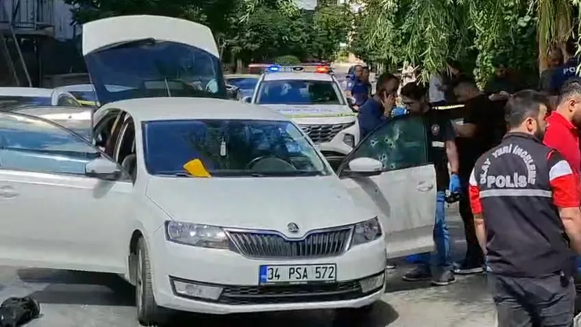 Çekmeköy'de güpegündüz infaz: 18 kurşunla durdurulan araçta sürücü can verdi