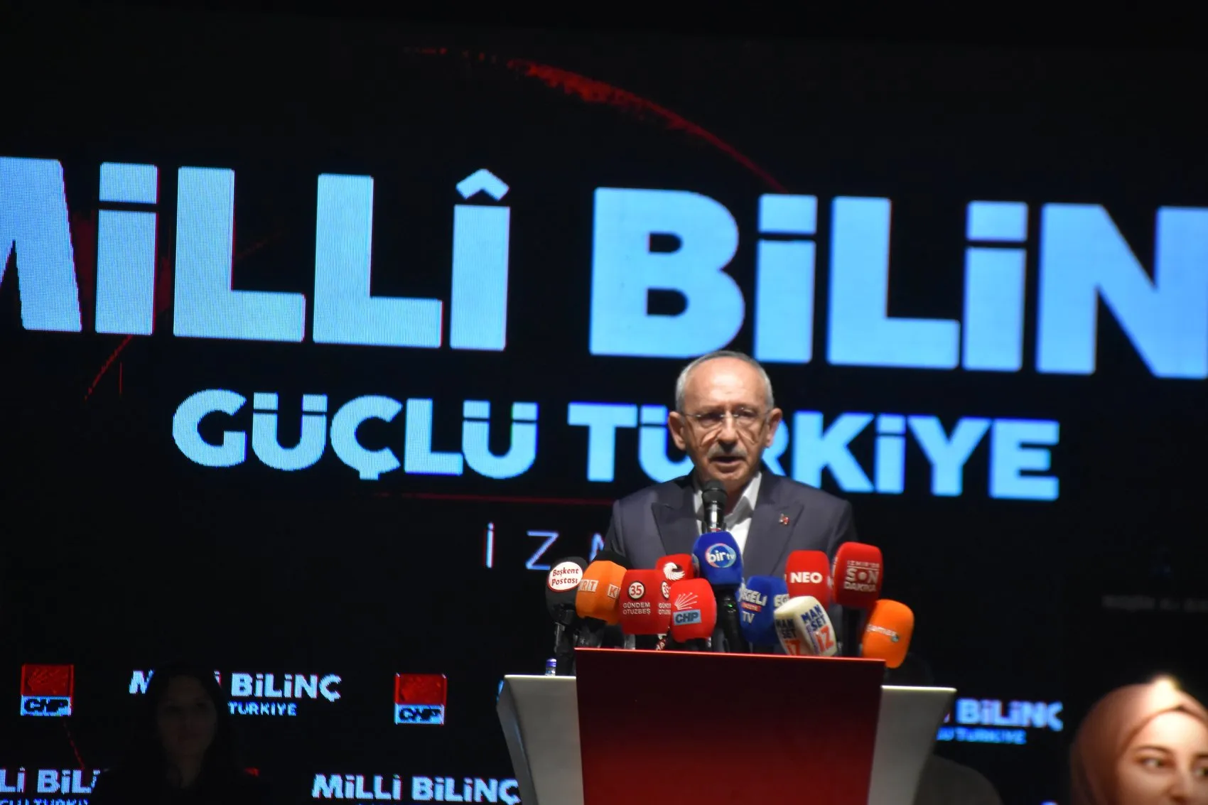 İzmir'de vicdanların sesi yükseldi: Kılıçdaroğlu mağdur ailelerle bir araya geldi