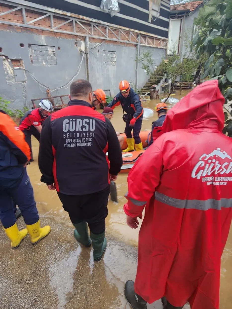 Mudanya'da kabus dolu anlar: Deniz karayla birleşti