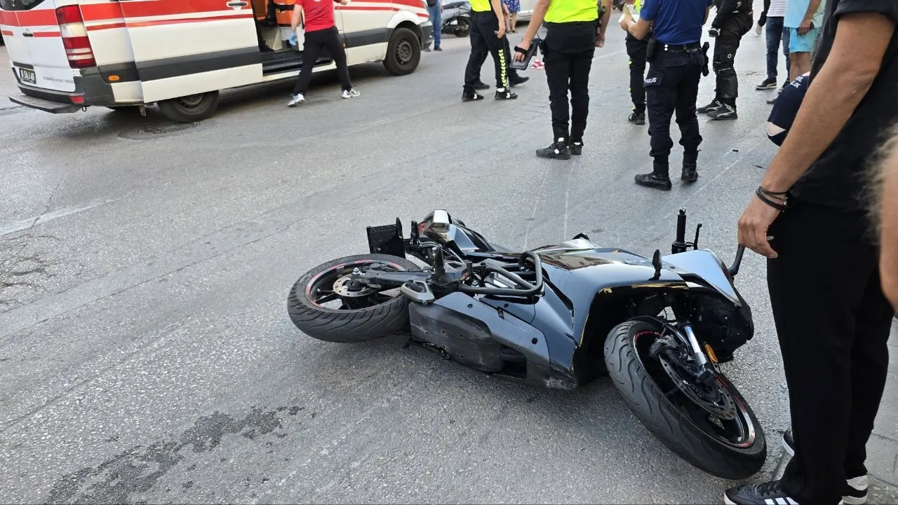 Mudanya'da akşam trafiğinde motosiklet dehşeti: İki kişi hastanelik oldu