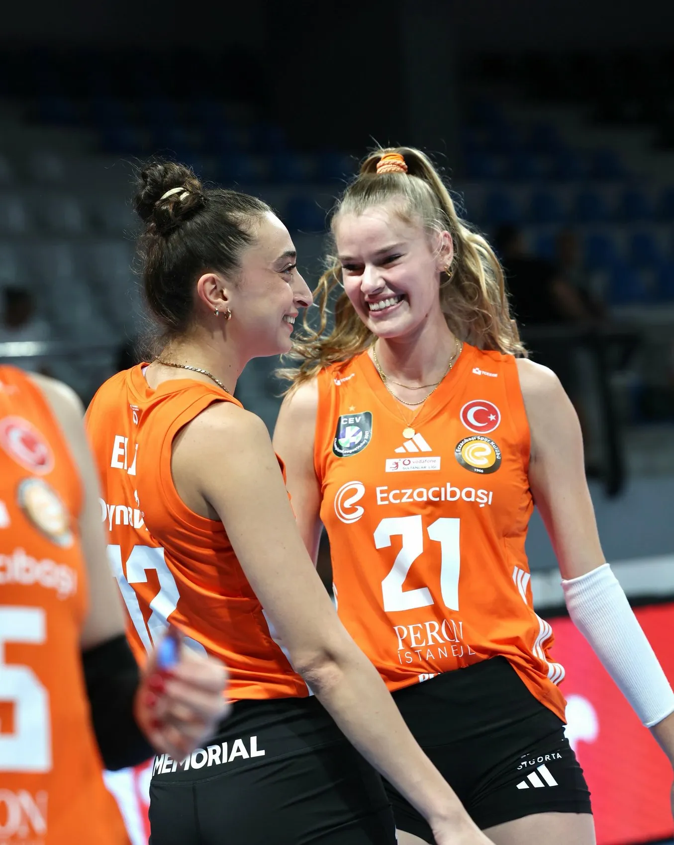 İzmir'de voleybolun devleri sahne aldı: Şampiyonluk provasında kazanan belli oldu