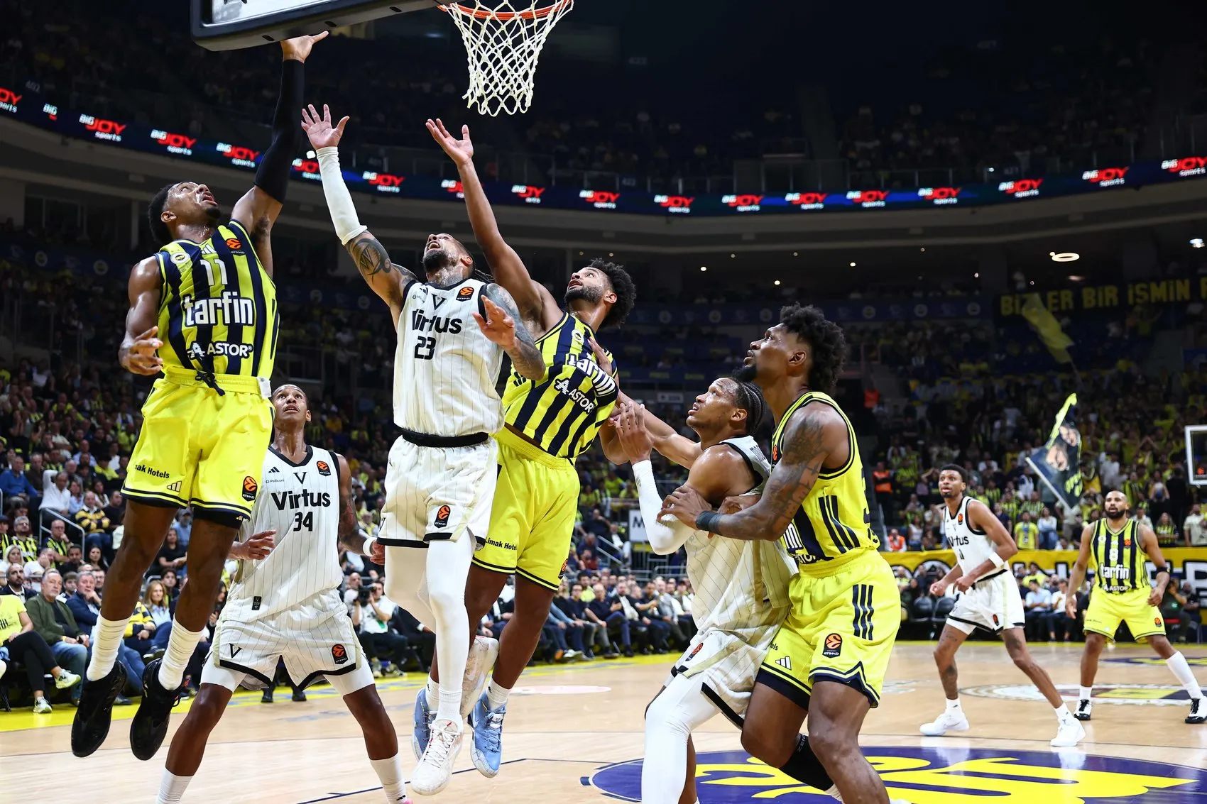 Ülker Arena'da sezon açılışı: Fenerbahçe Tarfin İtalyan rakibini devirdi