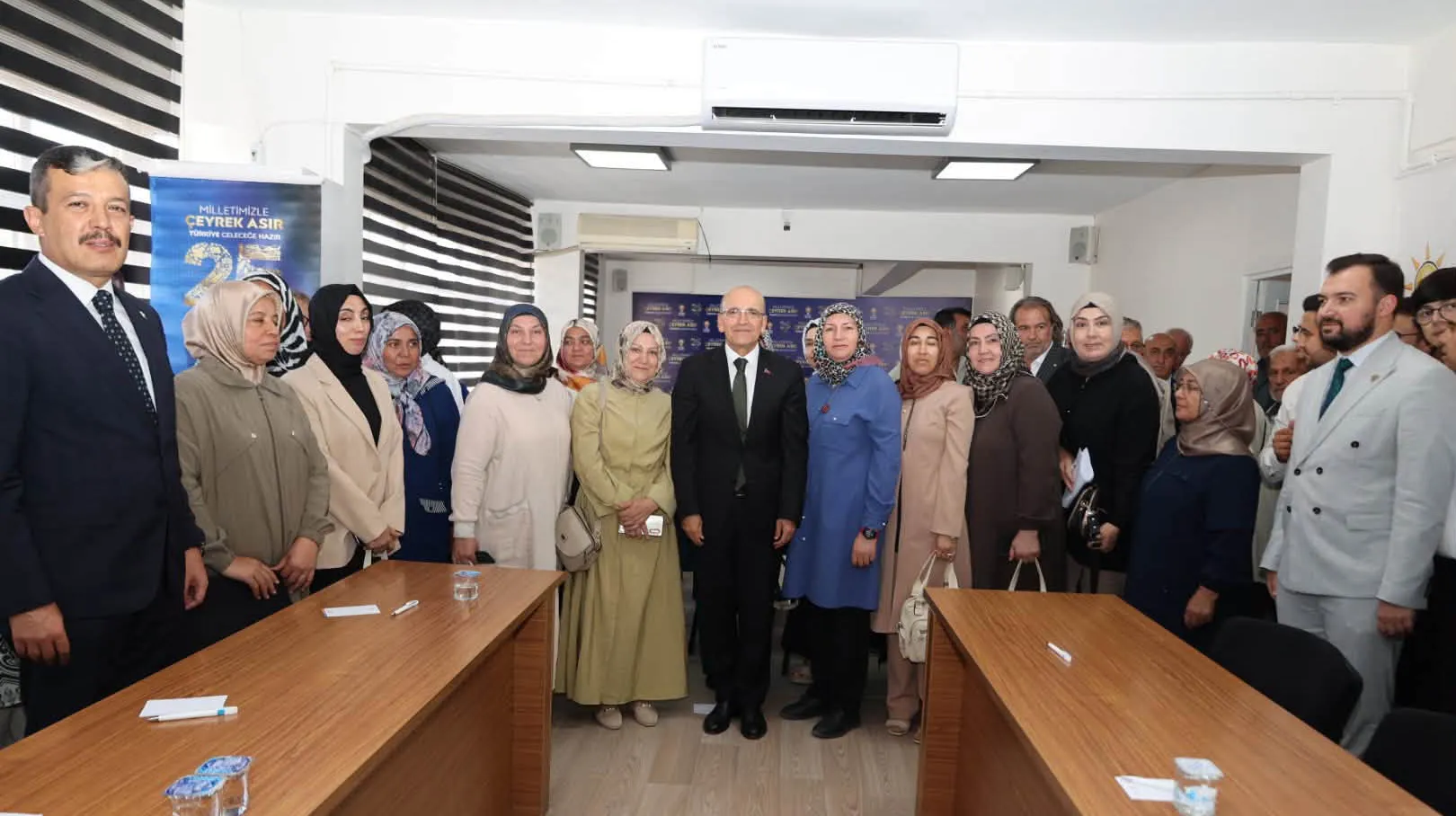 Mehmet Şimşek'in Aksaray Mesaisi: Ekonominin Rotası İş Dünyasıyla Çizildi